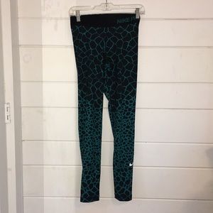 Nike pro teal giraffe print full length leggings
